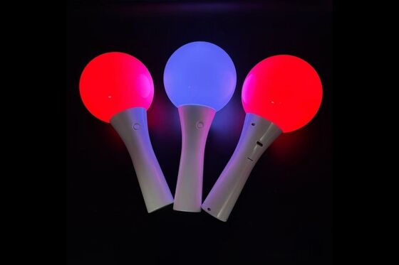 Ασύρματος ελεγκτής DMX που παρέχει ασύρματο έλεγχο για επαναφορτιζόμενα LED μπαλάκια που χρησιμοποιούνται σε συναυλίες και πολλές ημέρες πρόβες